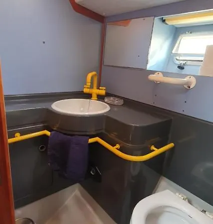 Botel Nuits Au Port - Grand Voilier A Quai Au Vieux Port *